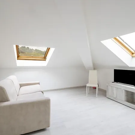 Le Gemme-2 By Interhome Lejlighed Meina